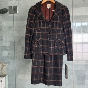 Beautiful vintage wool Nanette Lepore skirt suit. EUC - no tags. 🦌 🍁